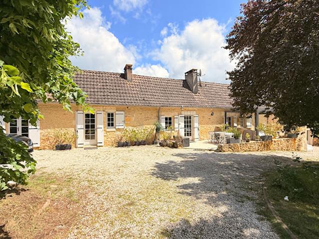 Maison avec piscine et terrasse