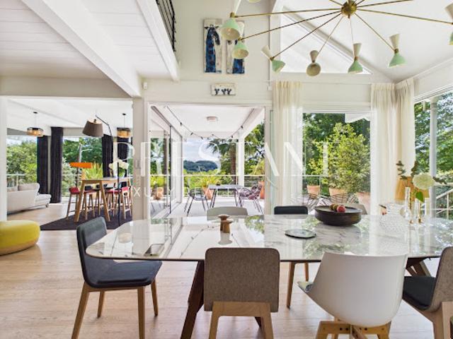 Maison avec piscine et terrasse