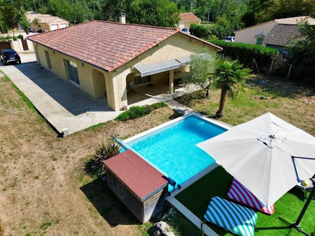 Maison avec piscine et terrasse