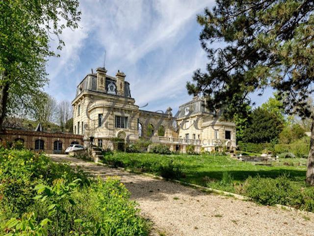 Maison avec piscine et terrasse
