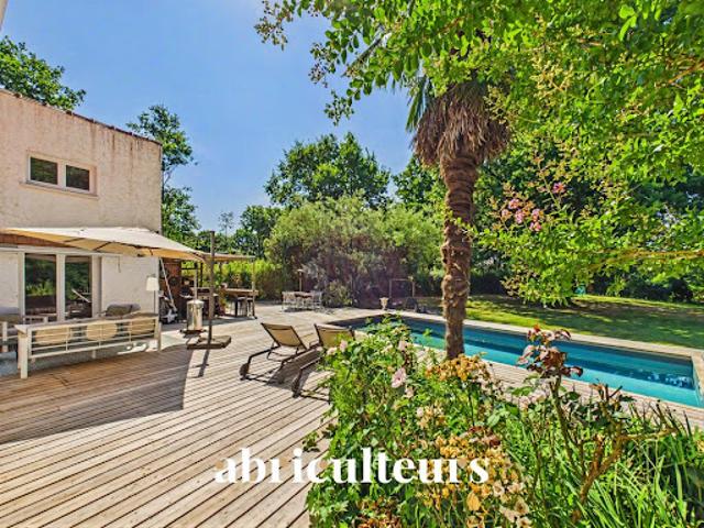 Maison avec piscine et terrasse