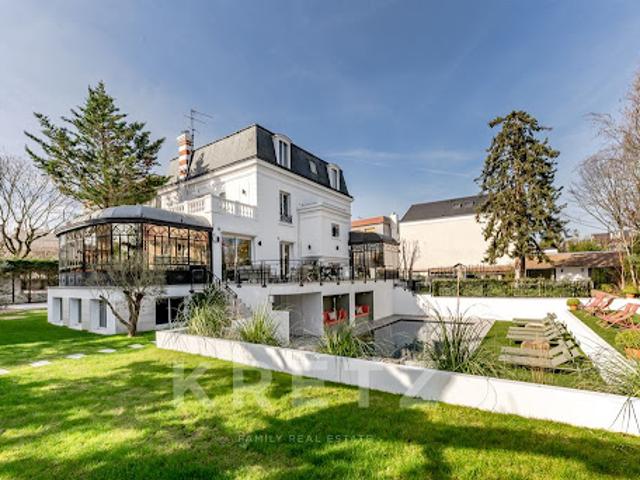Maison avec piscine et terrasse