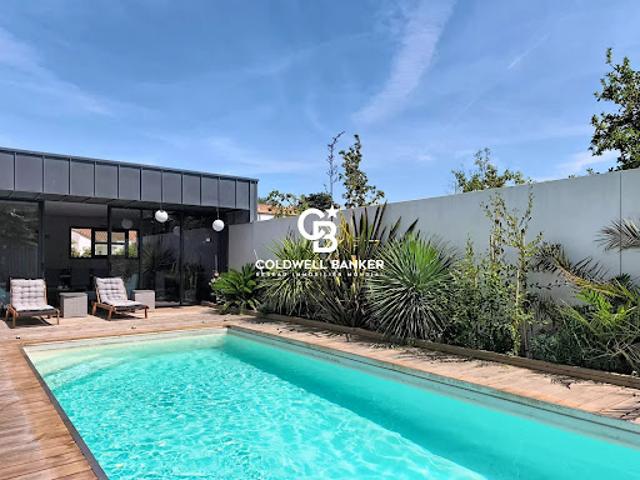 Maison avec piscine et terrasse