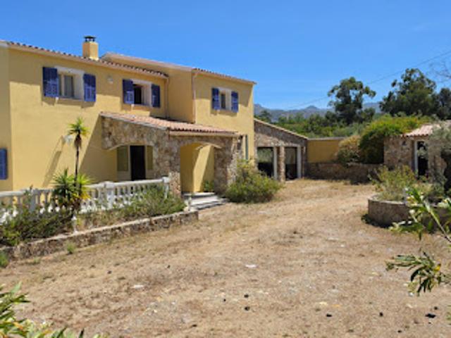 Maison avec piscine et terrasse
