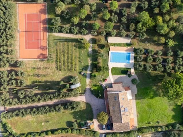 Maison avec piscine et terrasse