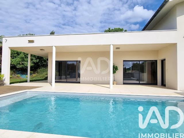 Maison avec piscine et terrasse