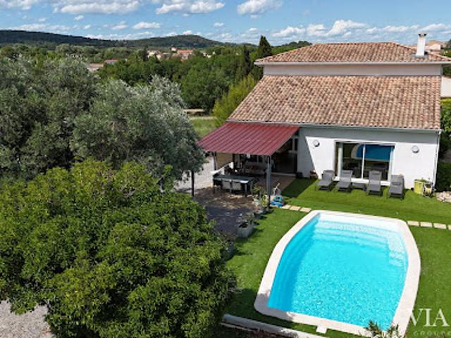 Maison avec piscine et terrasse