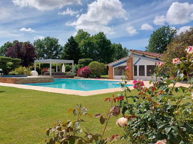 Maison avec piscine et terrasse