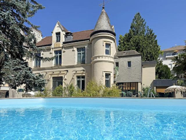 Maison avec piscine et terrasse