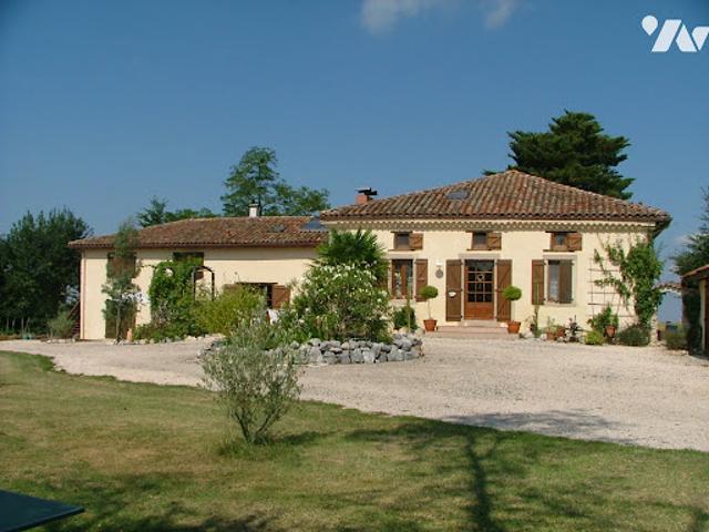 Maison avec piscine et terrasse