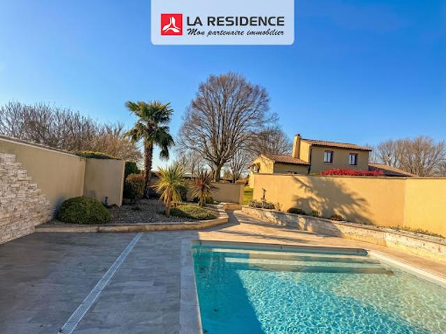 Maison avec piscine et terrasse
