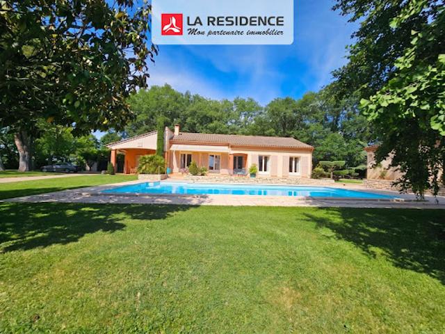 Maison avec piscine et terrasse