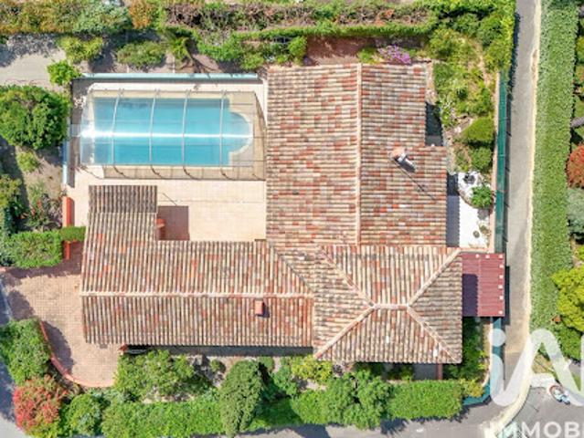 Maison avec piscine et terrasse
