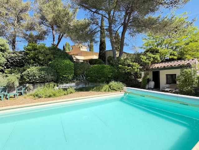 Maison avec piscine et terrasse