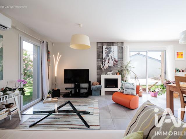 Maison avec piscine et terrasse