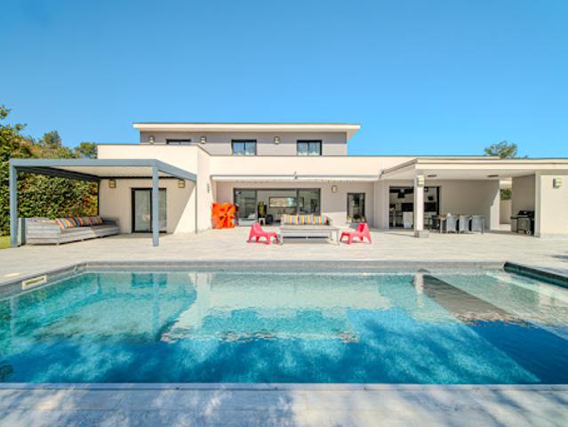 Maison avec piscine et terrasse