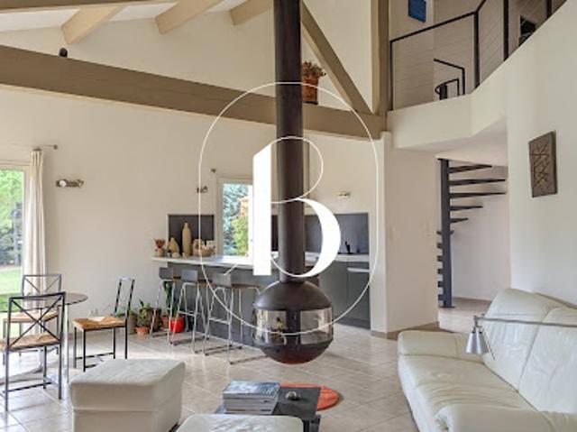 Maison avec piscine et terrasse