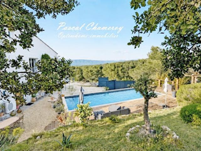 Maison avec piscine et terrasse