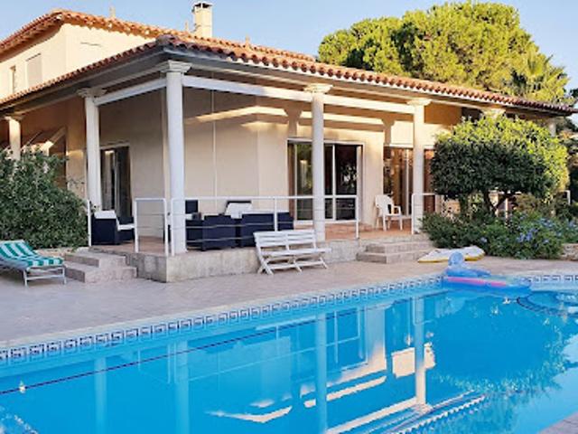 Maison avec piscine et terrasse