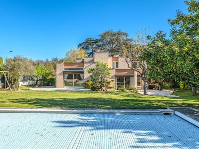 Maison avec piscine et terrasse
