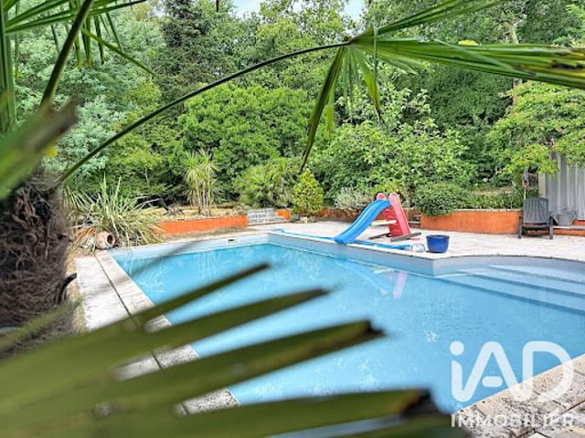 Maison avec piscine et terrasse