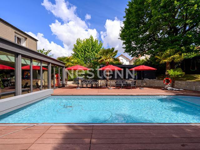 Maison avec piscine et terrasse