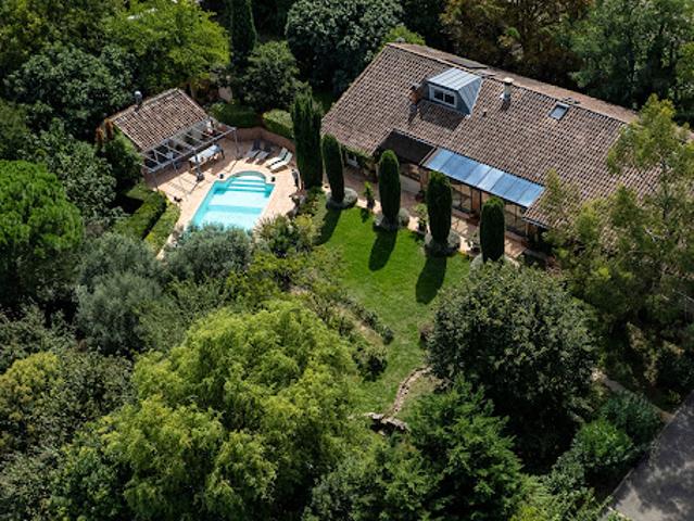 Maison avec piscine et terrasse