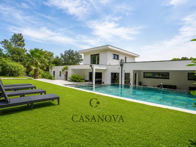 Maison avec piscine et terrasse