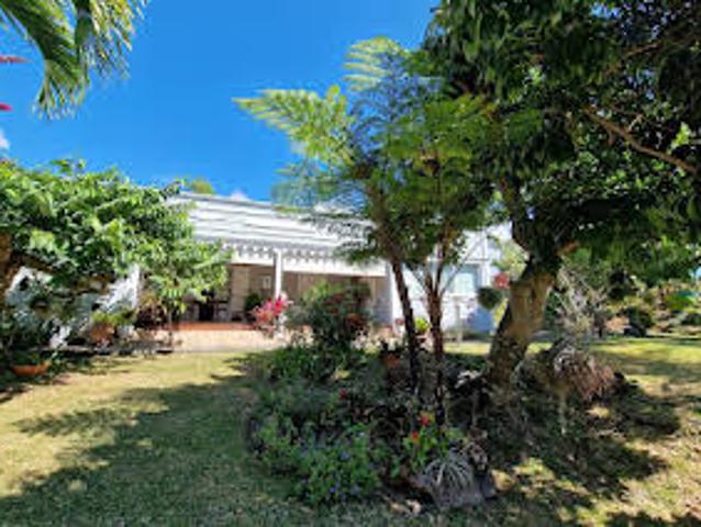 Maison avec piscine et terrasse