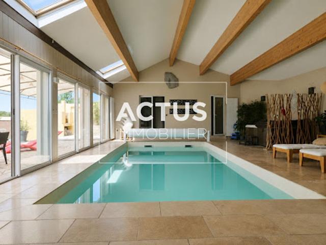 Maison avec piscine et terrasse
