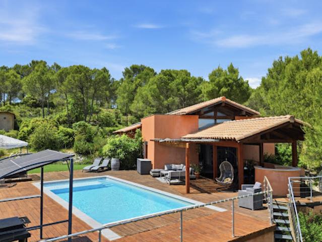Maison avec piscine et terrasse