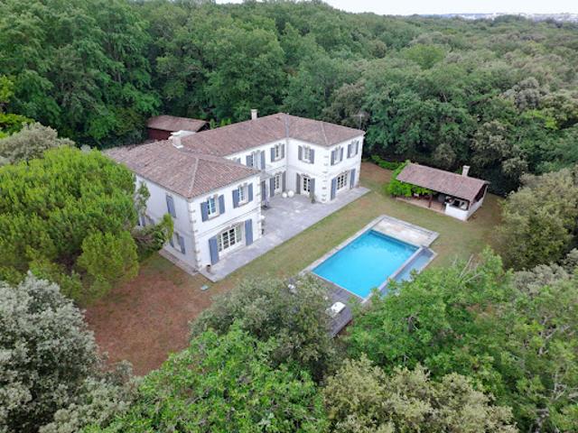 Maison avec piscine et terrasse
