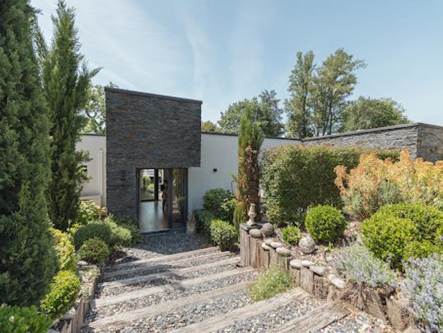 Maison avec piscine et terrasse