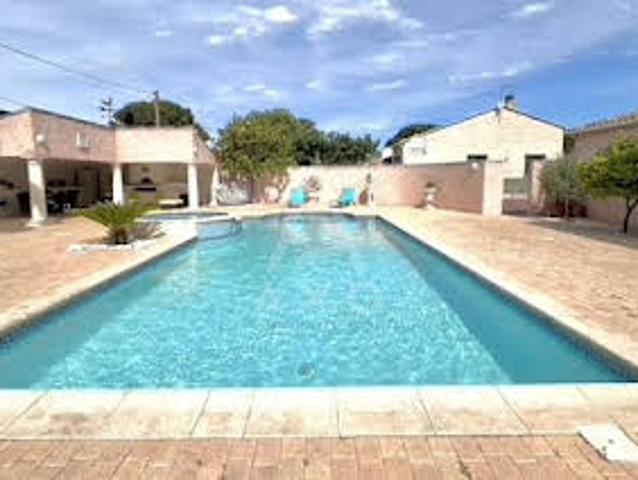 Maison avec piscine et terrasse