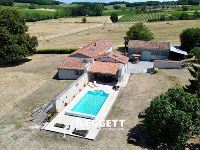 Maison avec piscine et terrasse