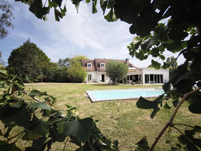 Maison avec piscine et terrasse