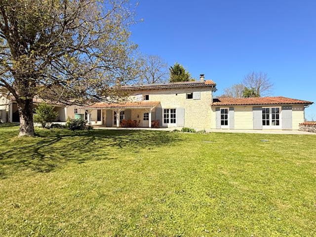 Maison avec piscine et terrasse
