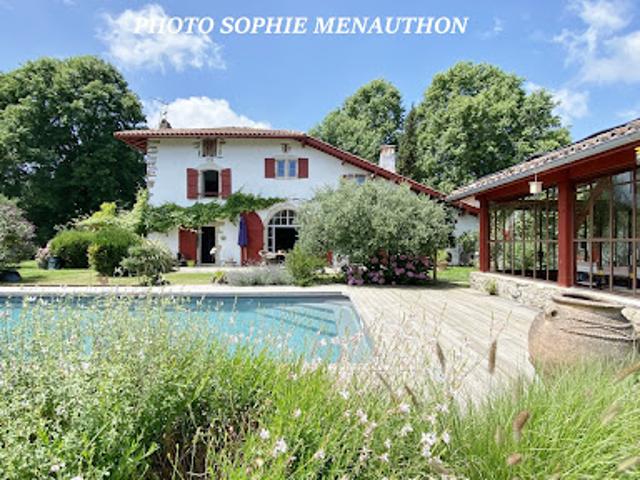 Maison avec piscine et terrasse
