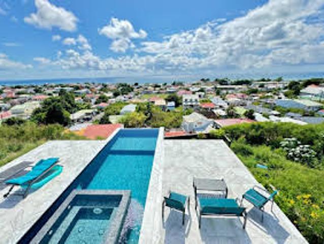 Maison avec piscine et terrasse