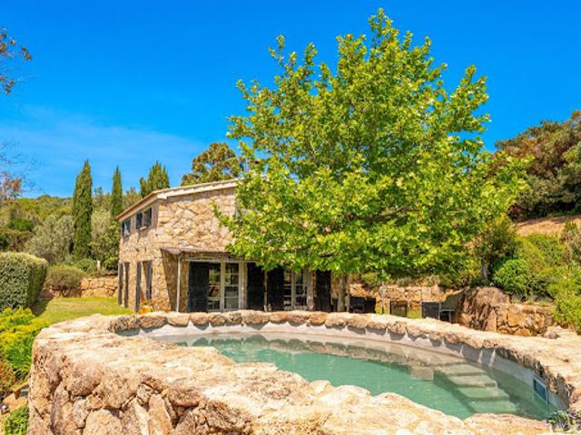 Maison avec piscine en bord de mer