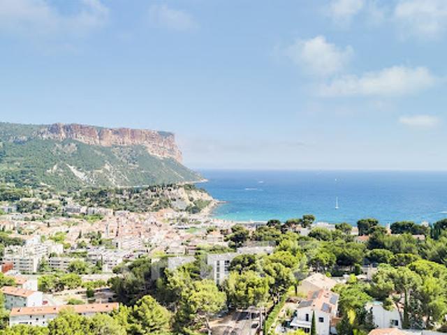 Maison avec piscine en bord de mer
