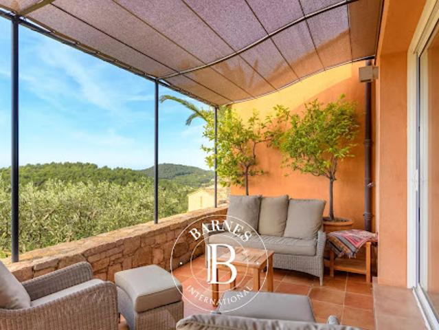Maison avec piscine en bord de mer