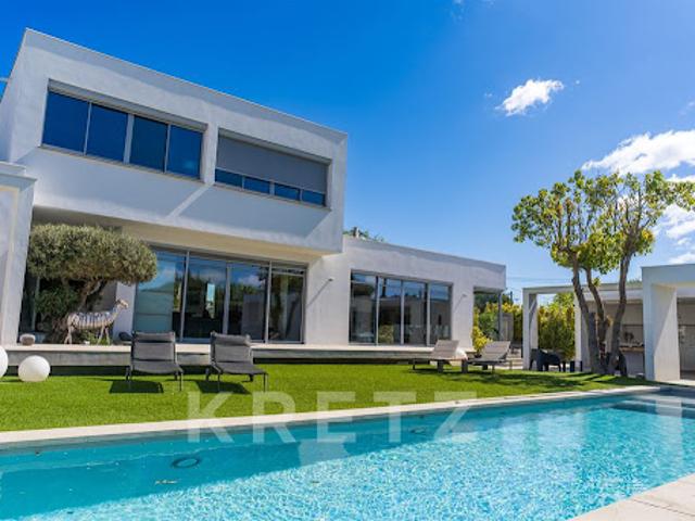 Maison avec piscine en bord de mer