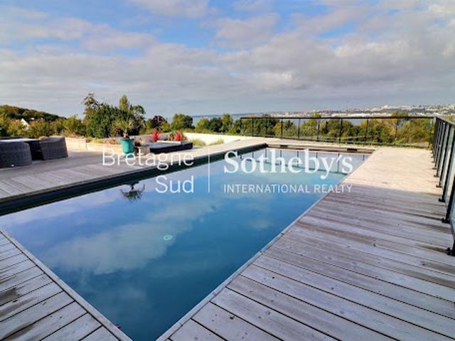 Maison avec piscine en bord de mer