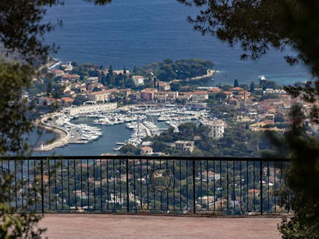 Maison avec piscine en bord de mer