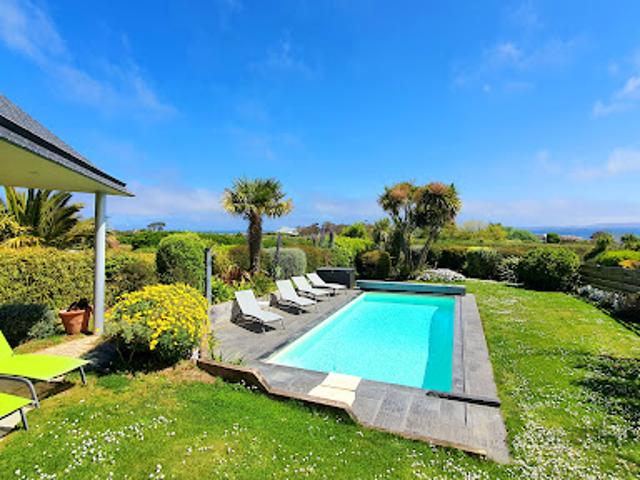 Maison avec piscine en bord de mer