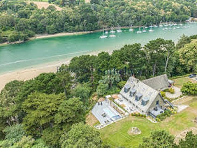 Maison avec piscine en bord de mer