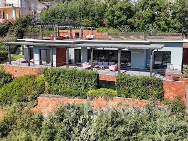 Maison avec piscine en bord de mer