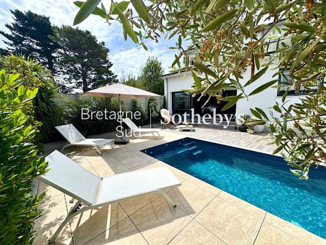 Maison avec piscine en bord de mer