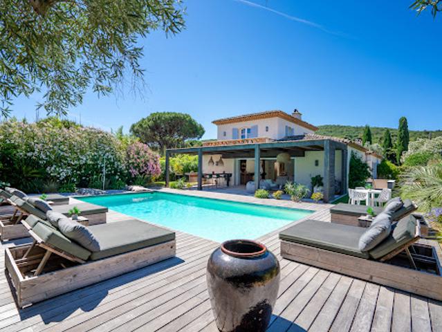 Maison avec piscine en bord de mer